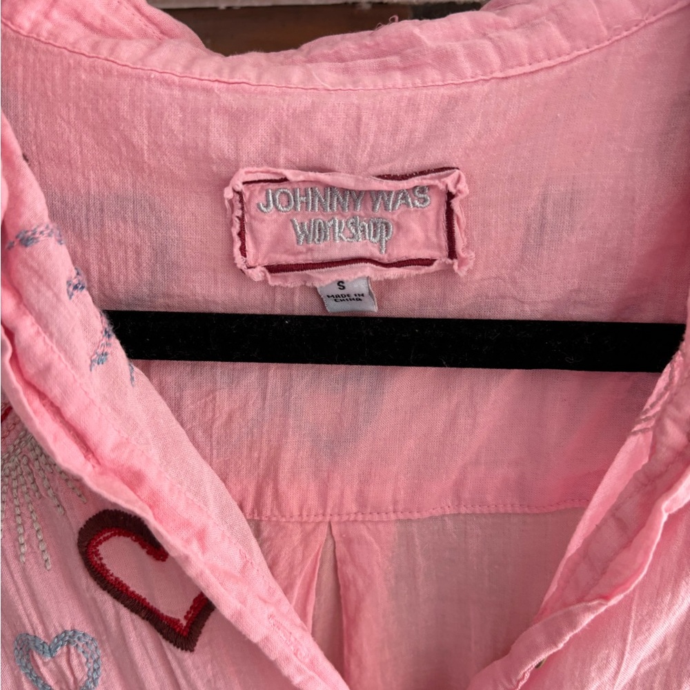Johnny Was workshop Pink Embroidered Heart Button-Up Top size small - Picture 6 of 9